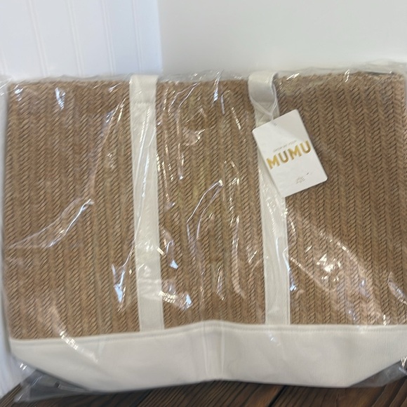NWT Show Me Your Mumu Tan and White Straw Beach Bag - Picture 4 of 5